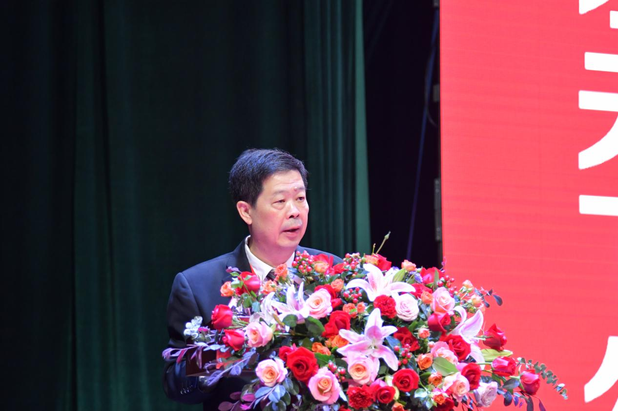 公共管理与法学学院院长李燕凌教授作学院二十年发展报告.png